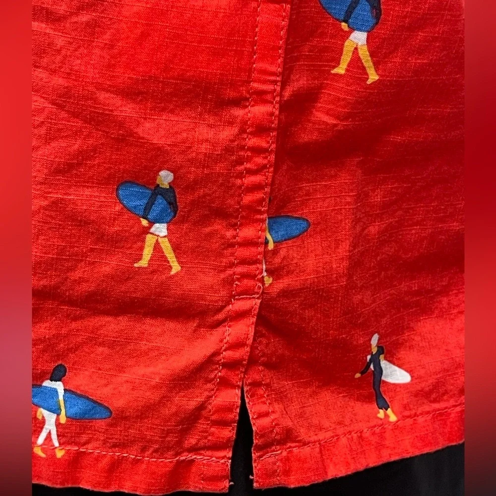 🔥🏄🏻‍♂️TOMMY HILFIGER button up red shirt w/ surfer print. Size L. Like new‼️ - Picture 7 of 9